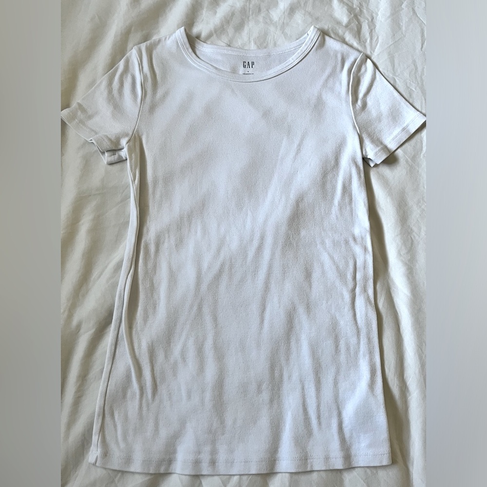 Gap white tee women’s size s
